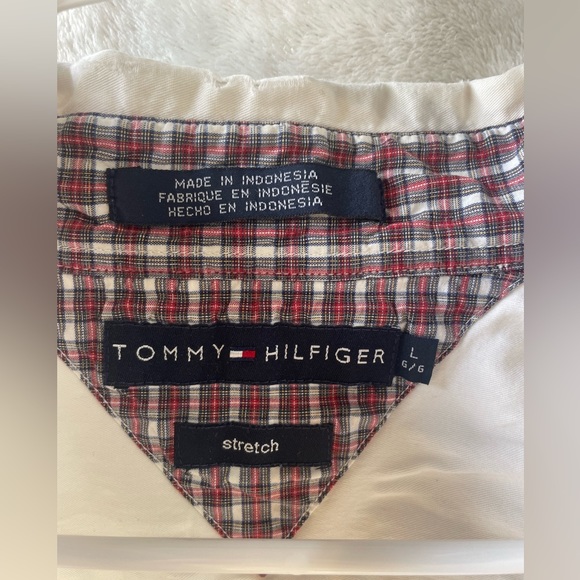 Men’s Tommy Hilfiger button up. Size L - Picture 2 of 2